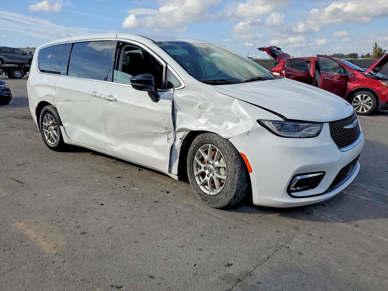 2024 CHRYSLER PACIFICA TOURING L photo 7