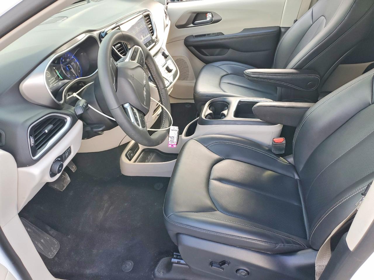 2024 CHRYSLER PACIFICA TOURING L photo 13