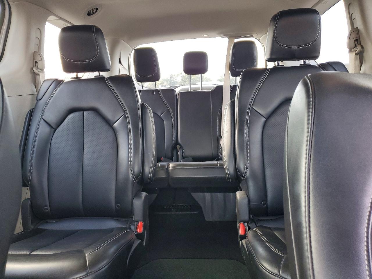 2024 CHRYSLER PACIFICA TOURING L photo 19