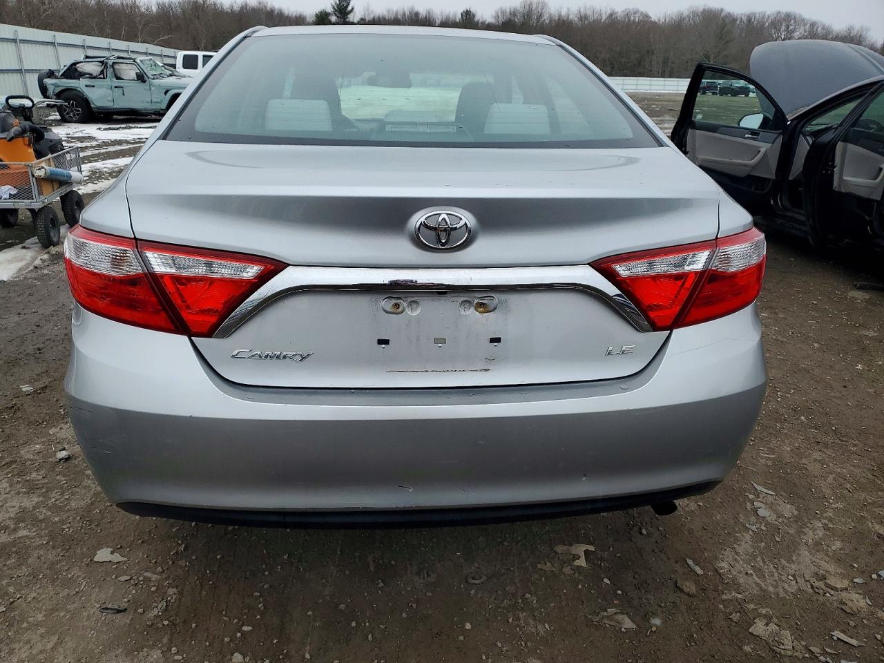 2016 TOYOTA CAMRY LE photo 6