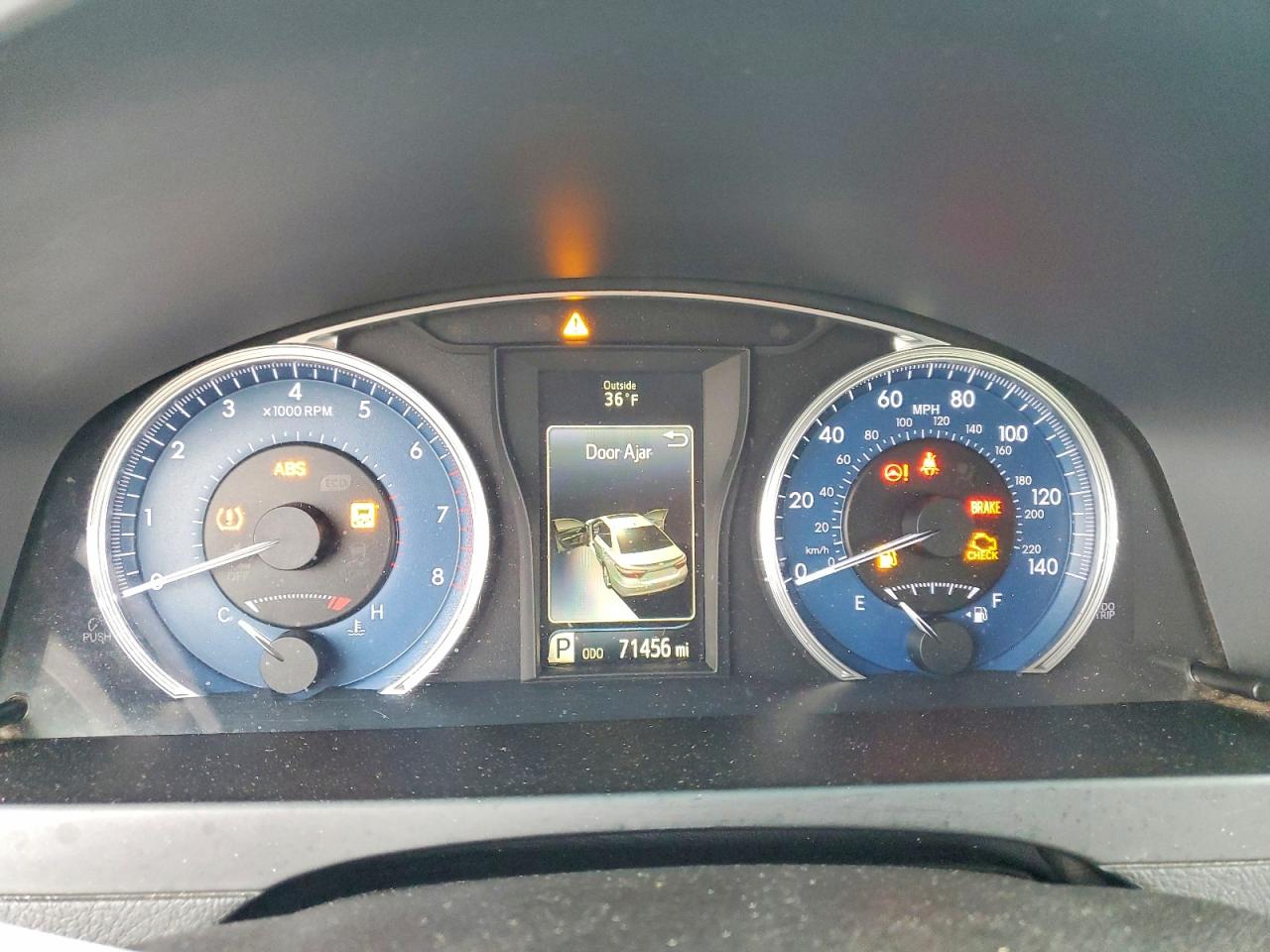 2016 TOYOTA CAMRY LE photo 9