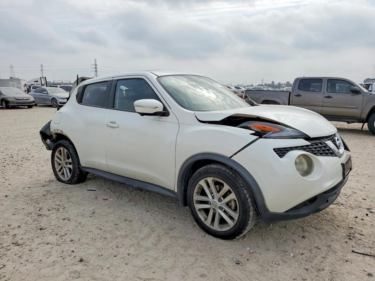 2015 NISSAN JUKE S photo 4