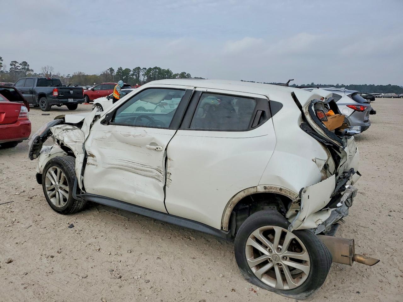2015 NISSAN JUKE S photo 2