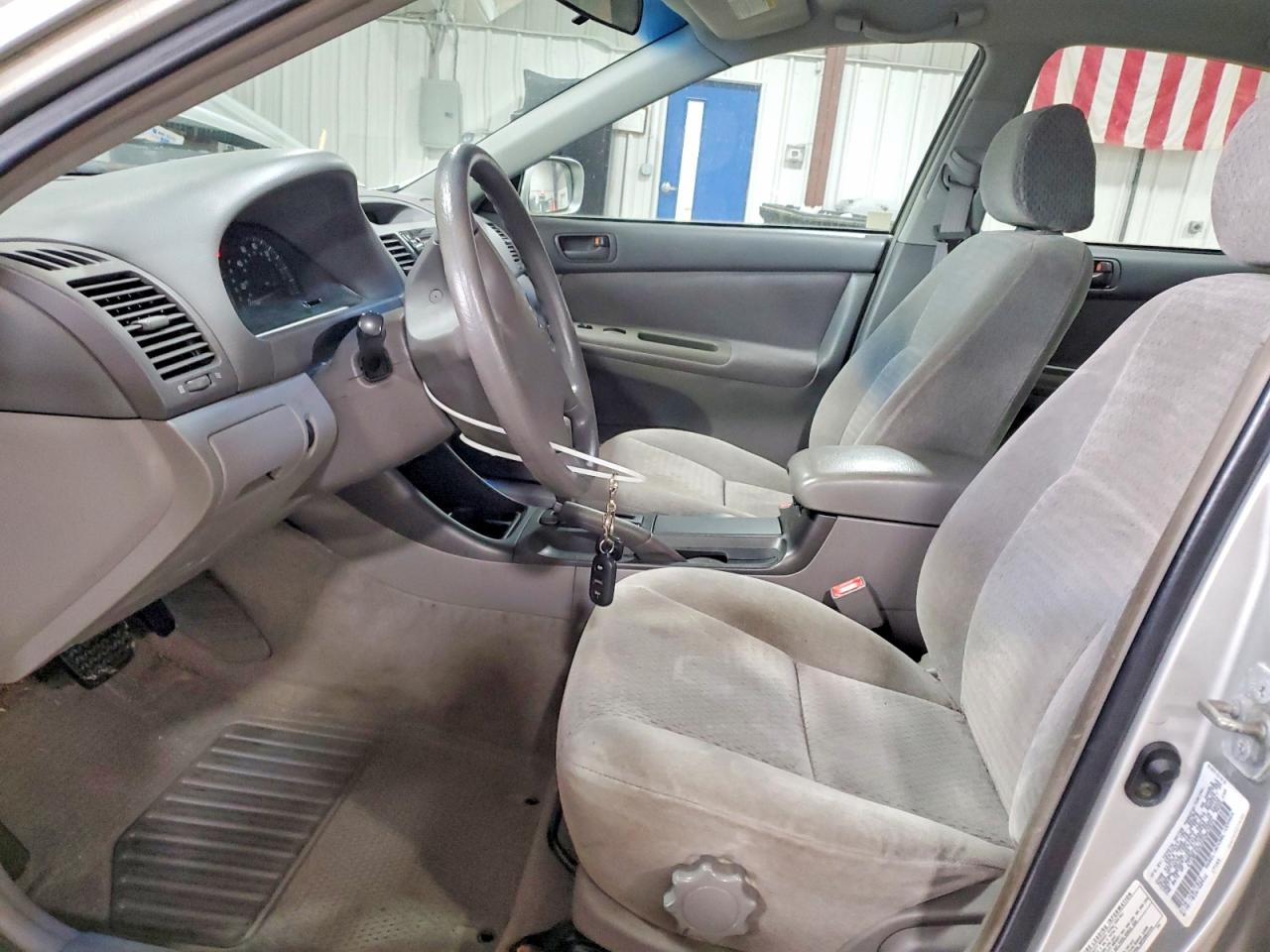 2002 TOYOTA CAMRY LE photo 7