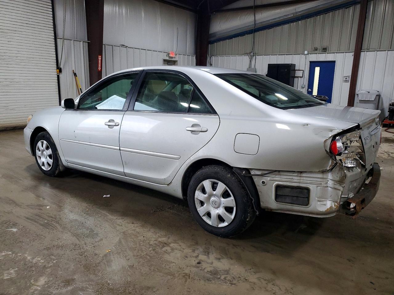 2002 TOYOTA CAMRY LE photo 2