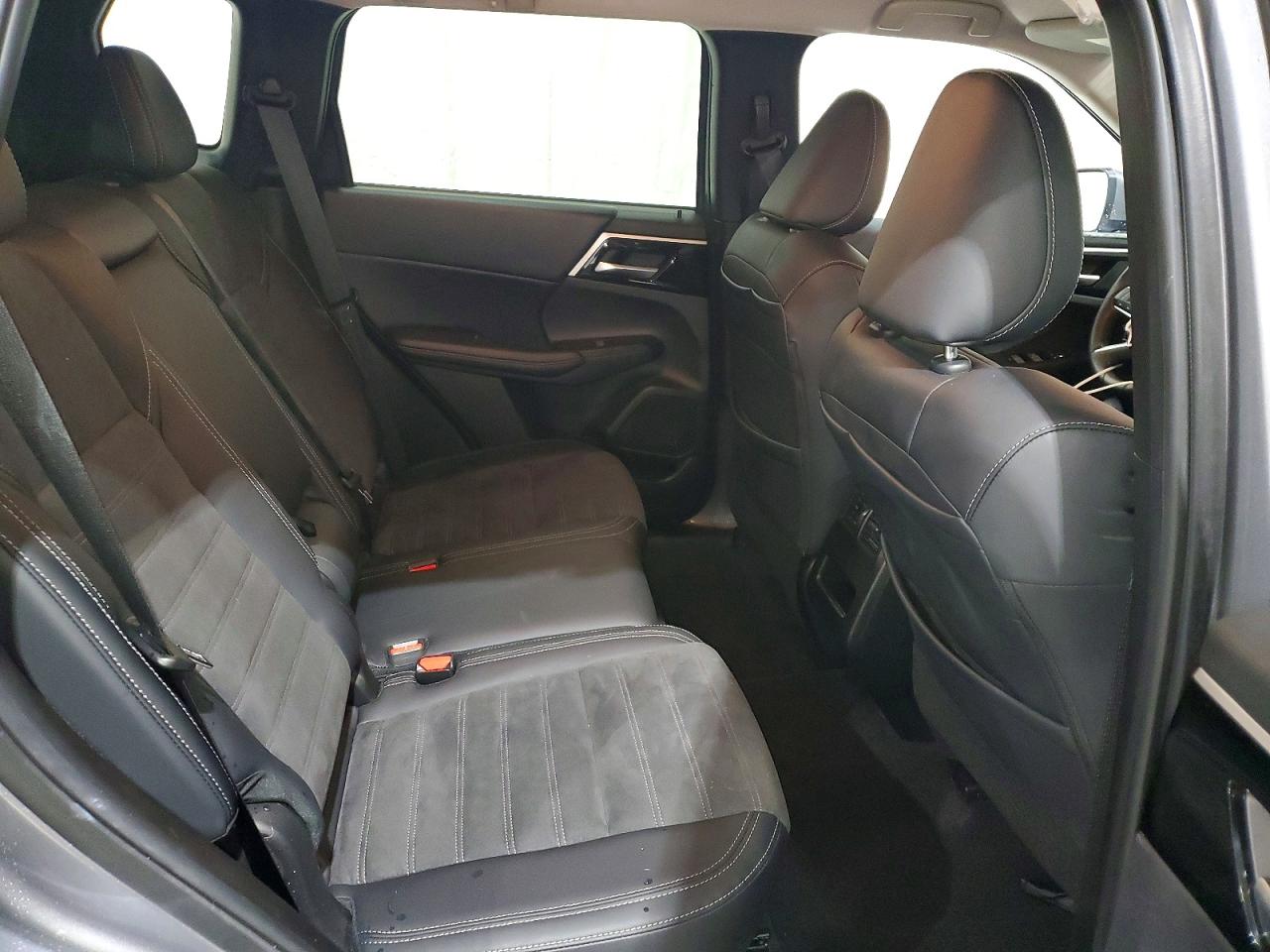 2024 MITSUBISHI OUTLANDER SE photo 11