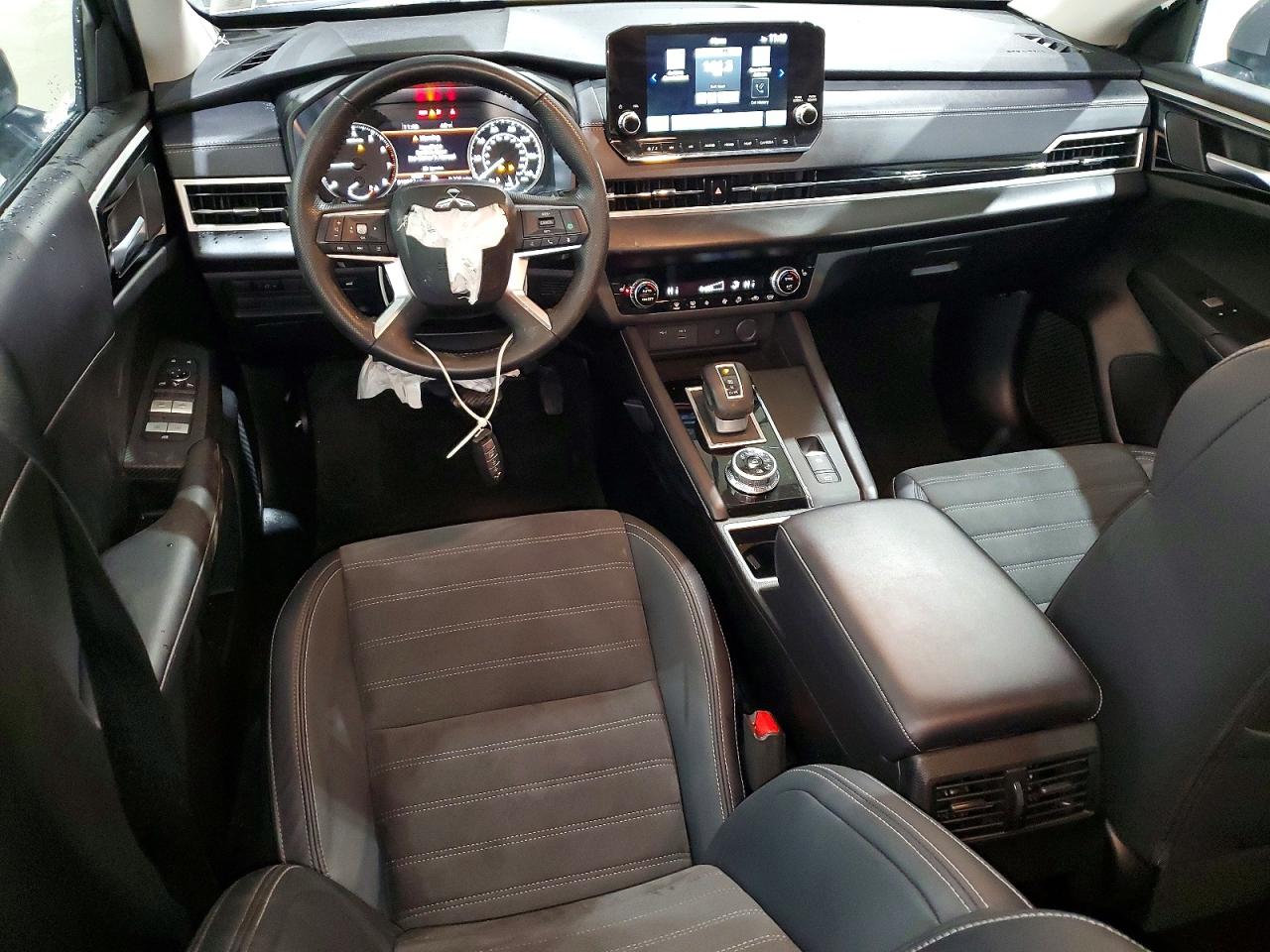 2024 MITSUBISHI OUTLANDER SE photo 8