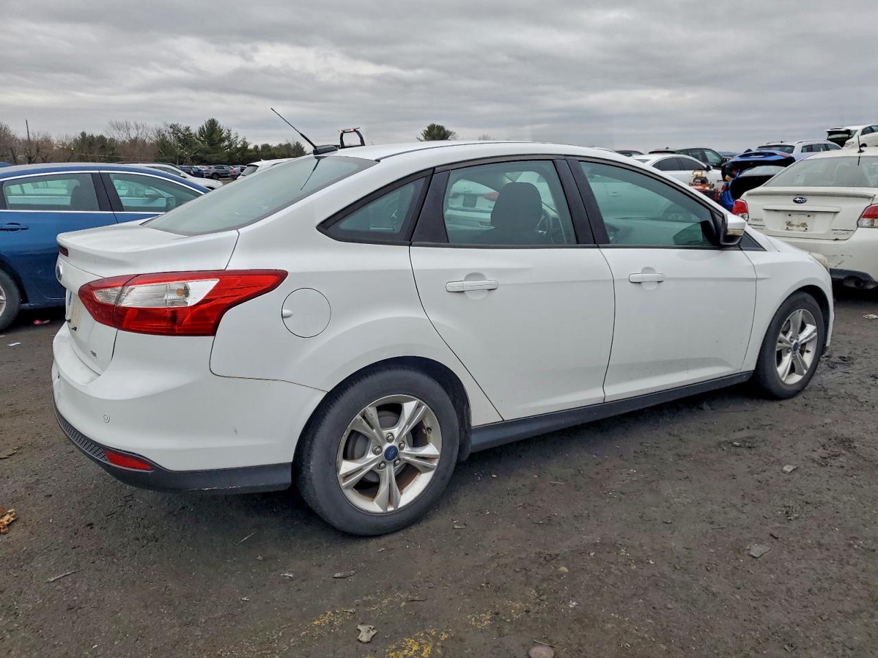 2014 FORD FOCUS SE photo 3