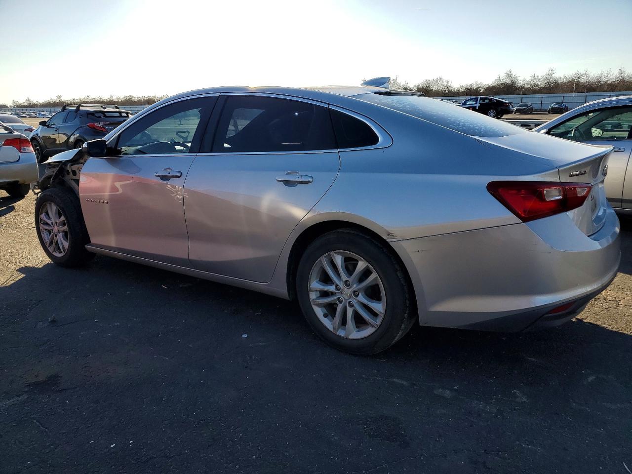 2018 CHEVROLET MALIBU LT photo 2