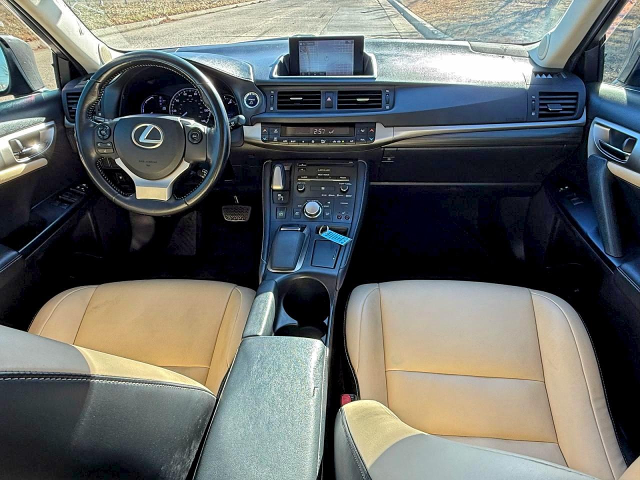 2016 LEXUS CT 200 photo 9