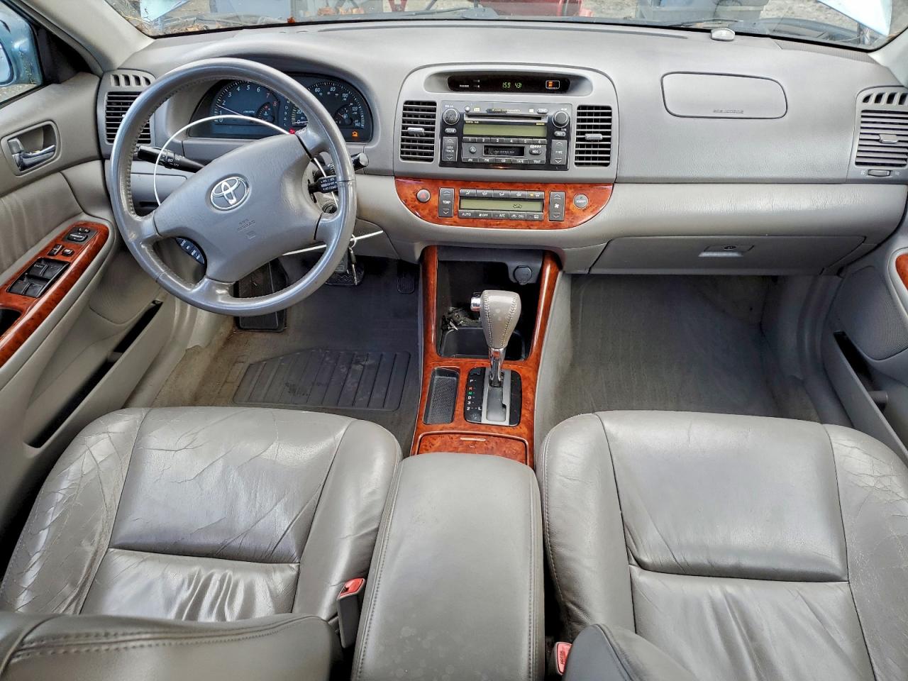2004 TOYOTA CAMRY LE photo 8