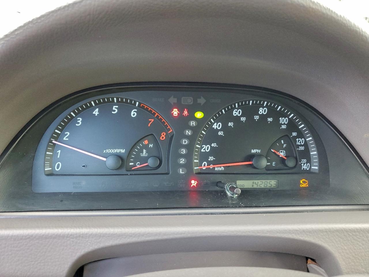 2004 TOYOTA CAMRY LE photo 9