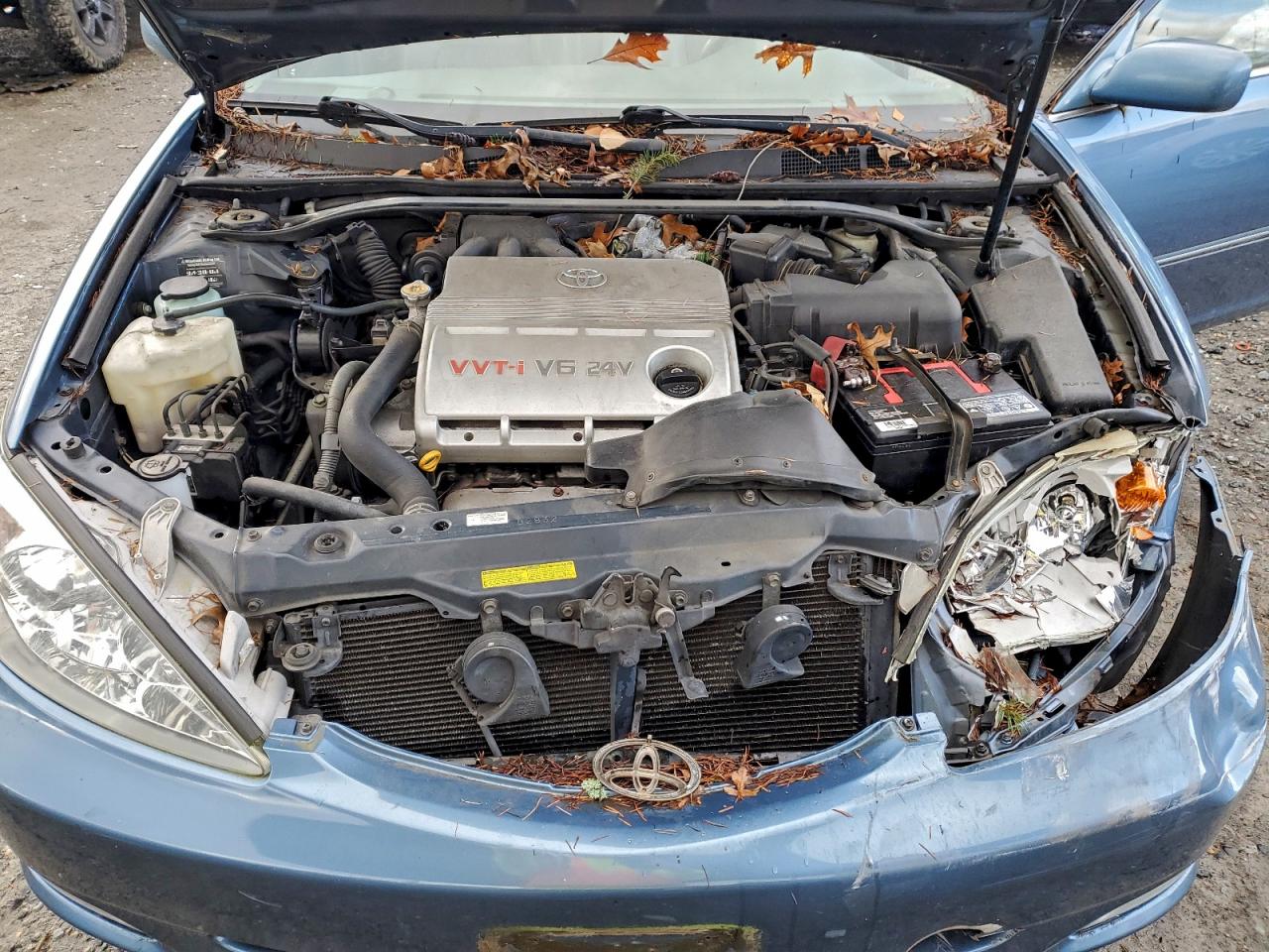 2004 TOYOTA CAMRY LE photo 11