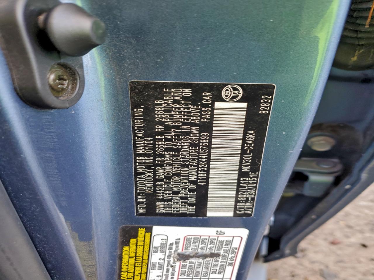 2004 TOYOTA CAMRY LE photo 12