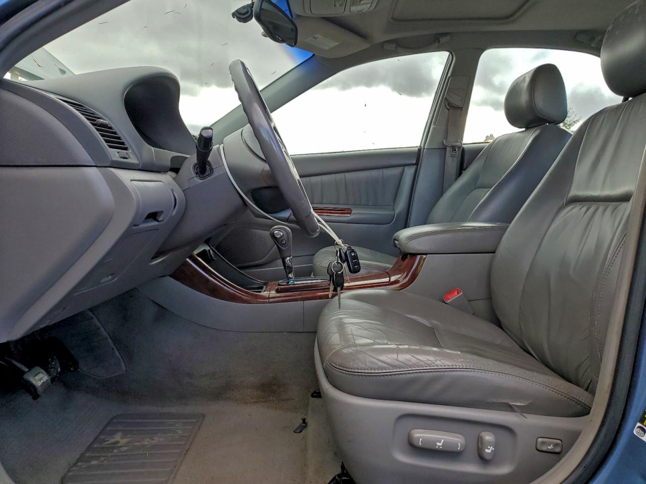 2004 TOYOTA CAMRY LE photo 7