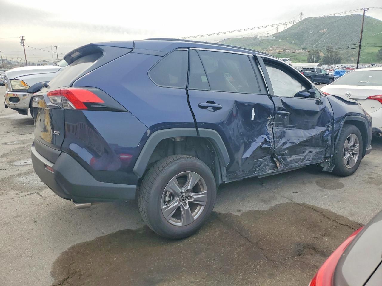 2024 TOYOTA RAV4 XLE photo 3