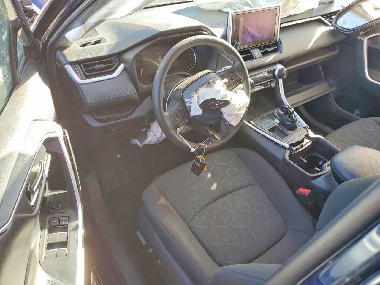 2024 TOYOTA RAV4 XLE photo 8