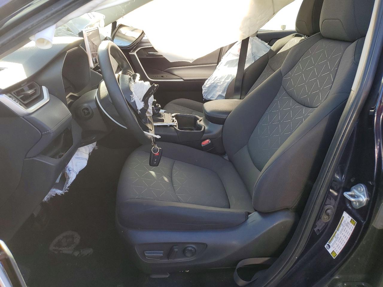 2024 TOYOTA RAV4 XLE photo 7