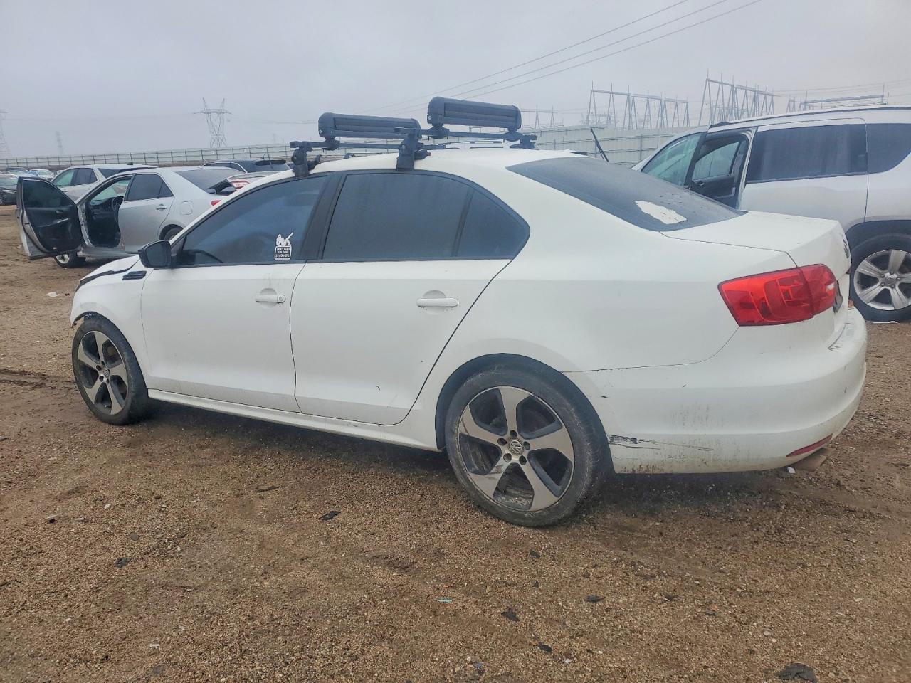 2013 VOLKSWAGEN JETTA BASE photo 2