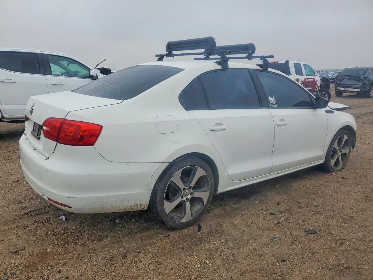 2013 VOLKSWAGEN JETTA BASE photo 3