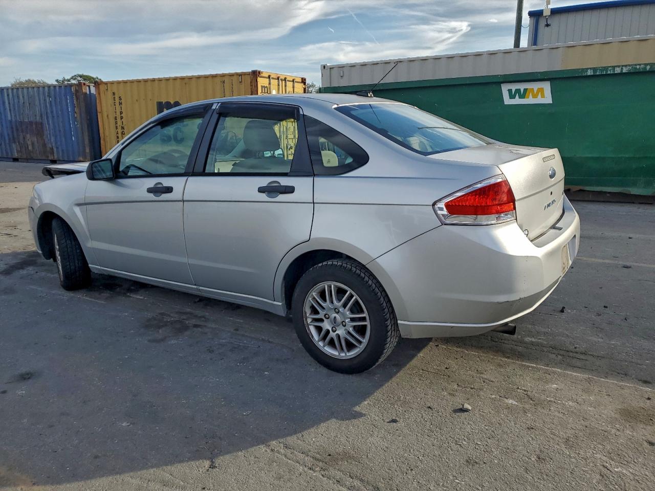 2009 FORD FOCUS SE photo 2