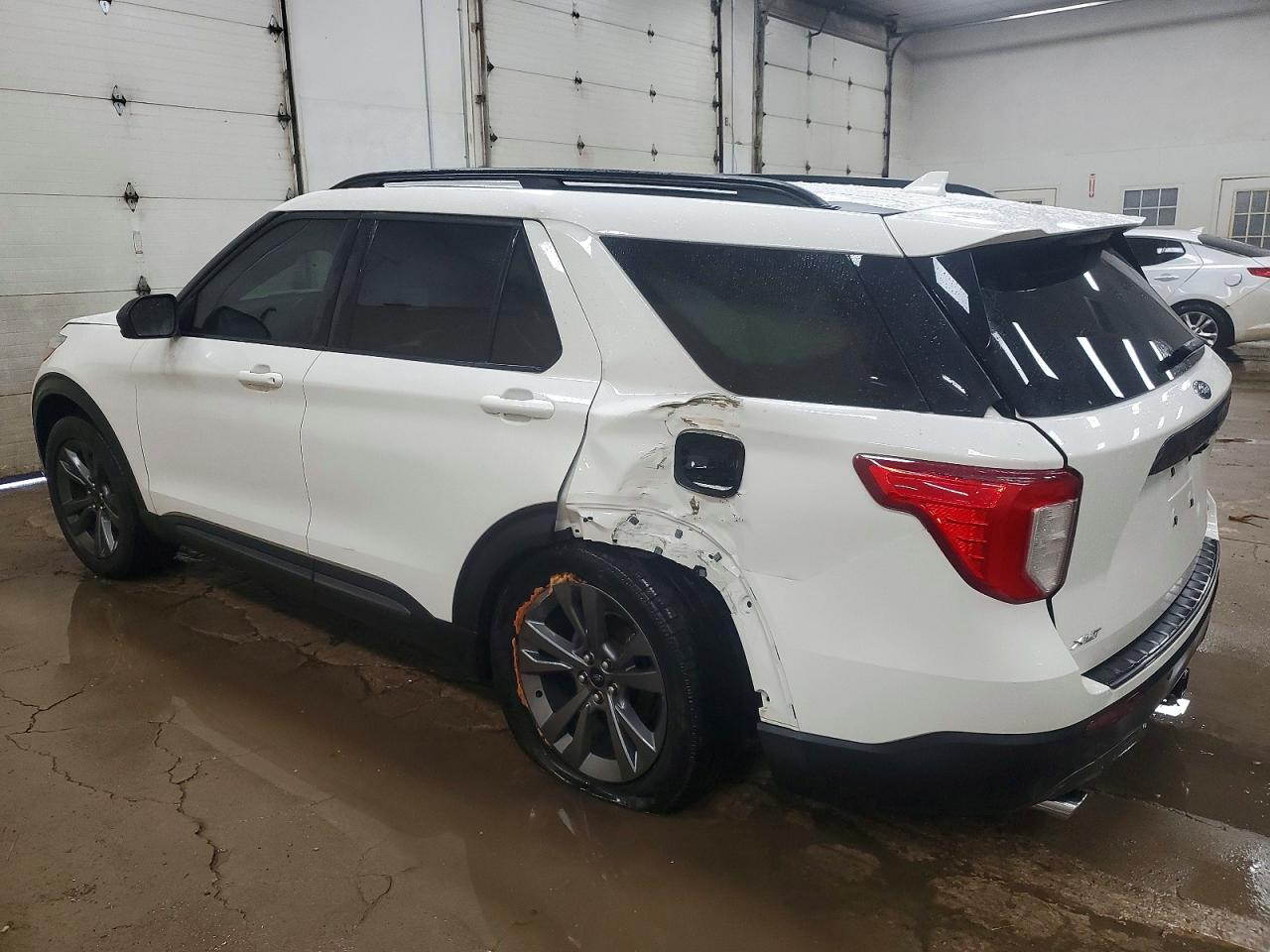 2021 FORD EXPLORER XLT photo 2