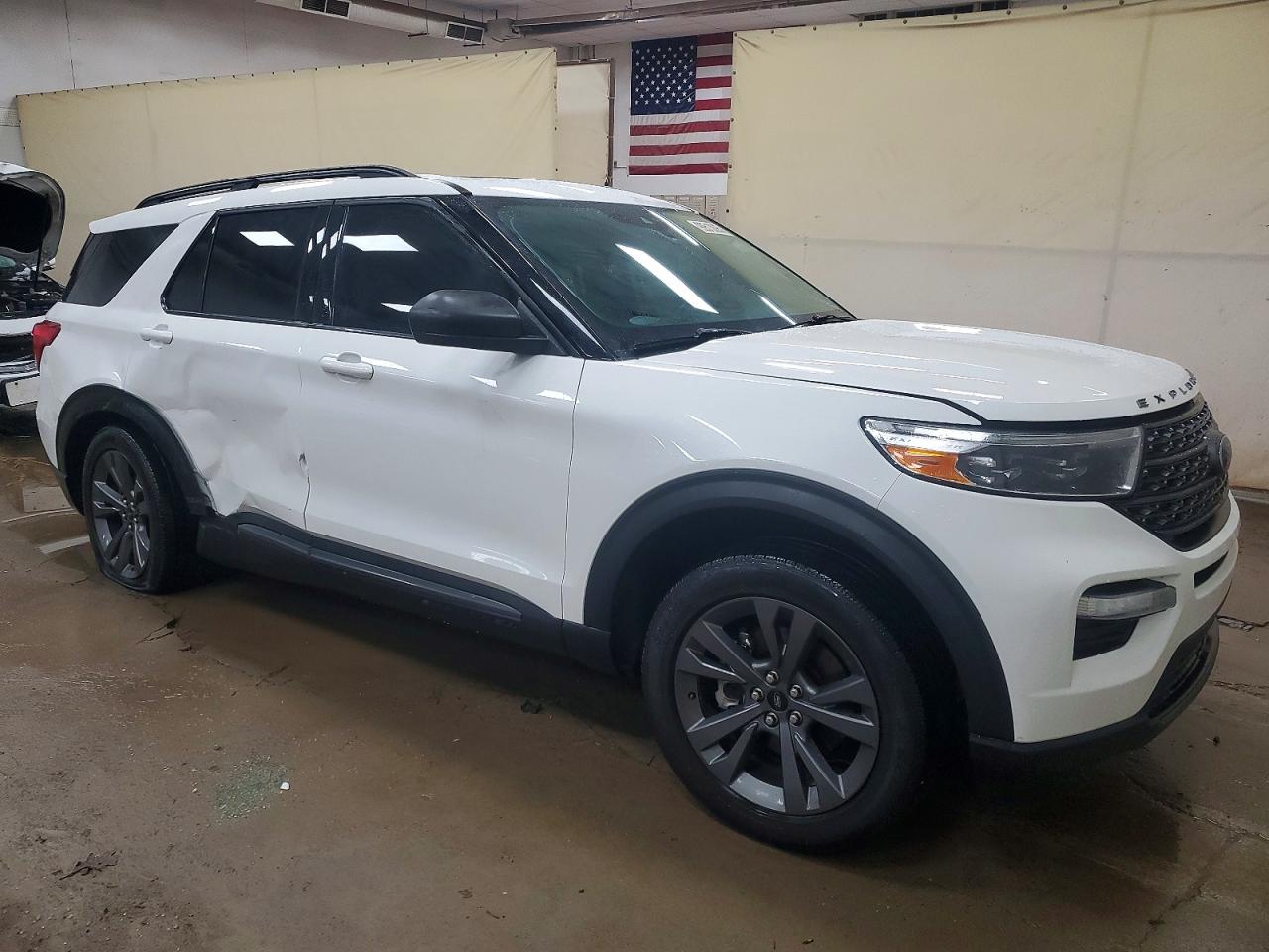 2021 FORD EXPLORER XLT photo 4