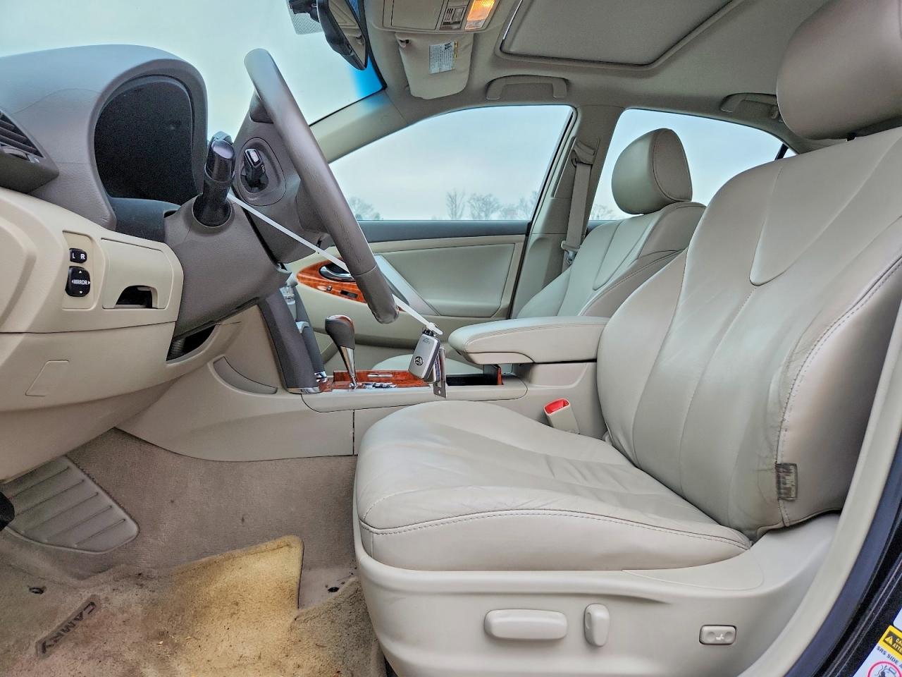 2009 TOYOTA CAMRY SE photo 7