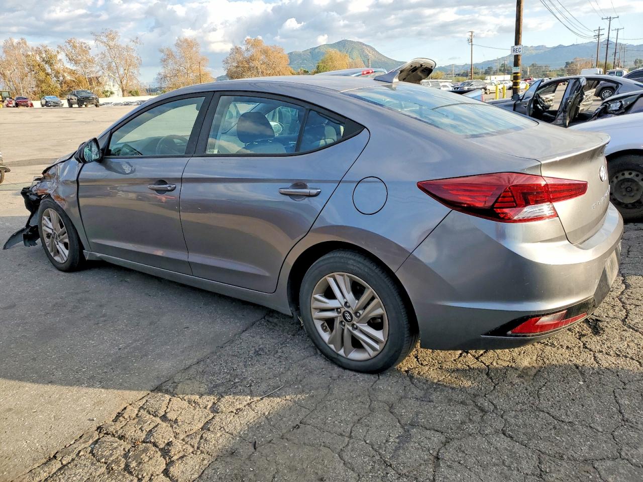 2020 HYUNDAI ELANTRA SEL photo 2