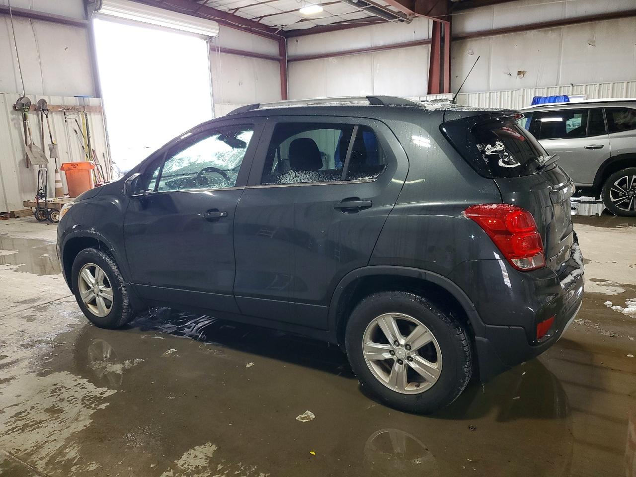 2017 CHEVROLET TRAX 1LT photo 2