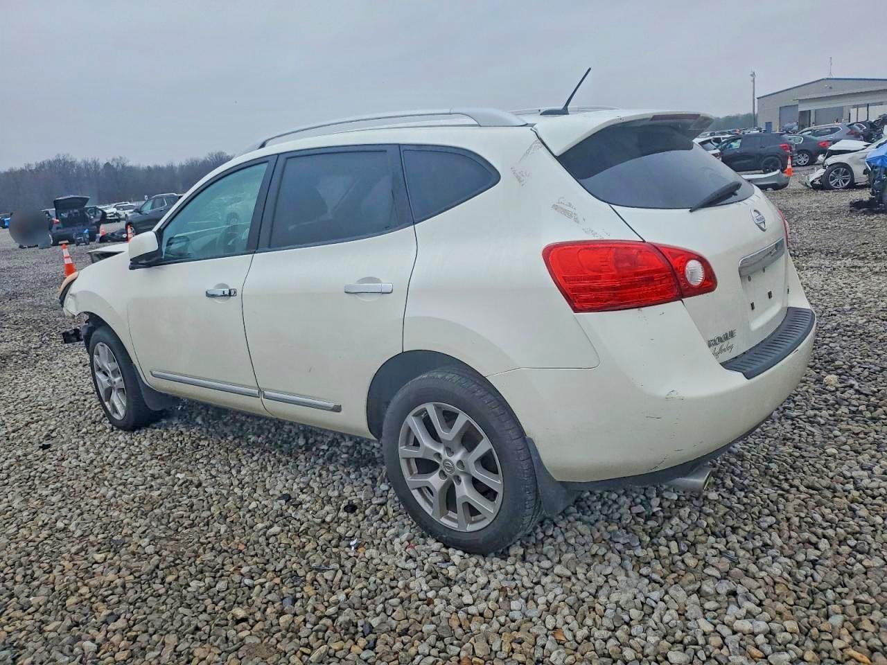2013 NISSAN ROGUE S photo 2