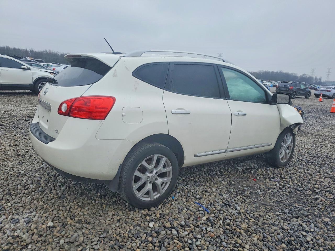 2013 NISSAN ROGUE S photo 3