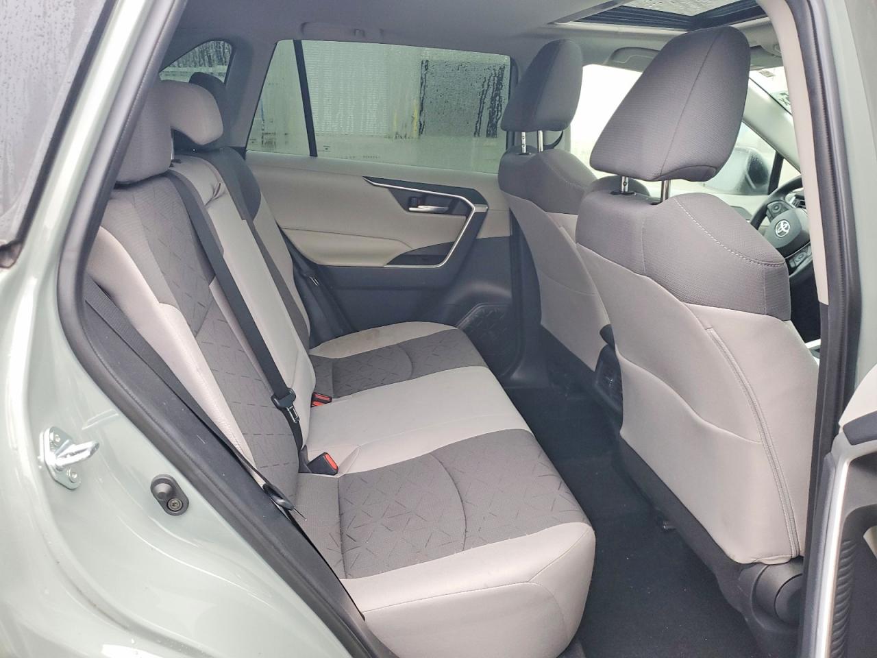 2021 TOYOTA RAV4 XLE photo 11