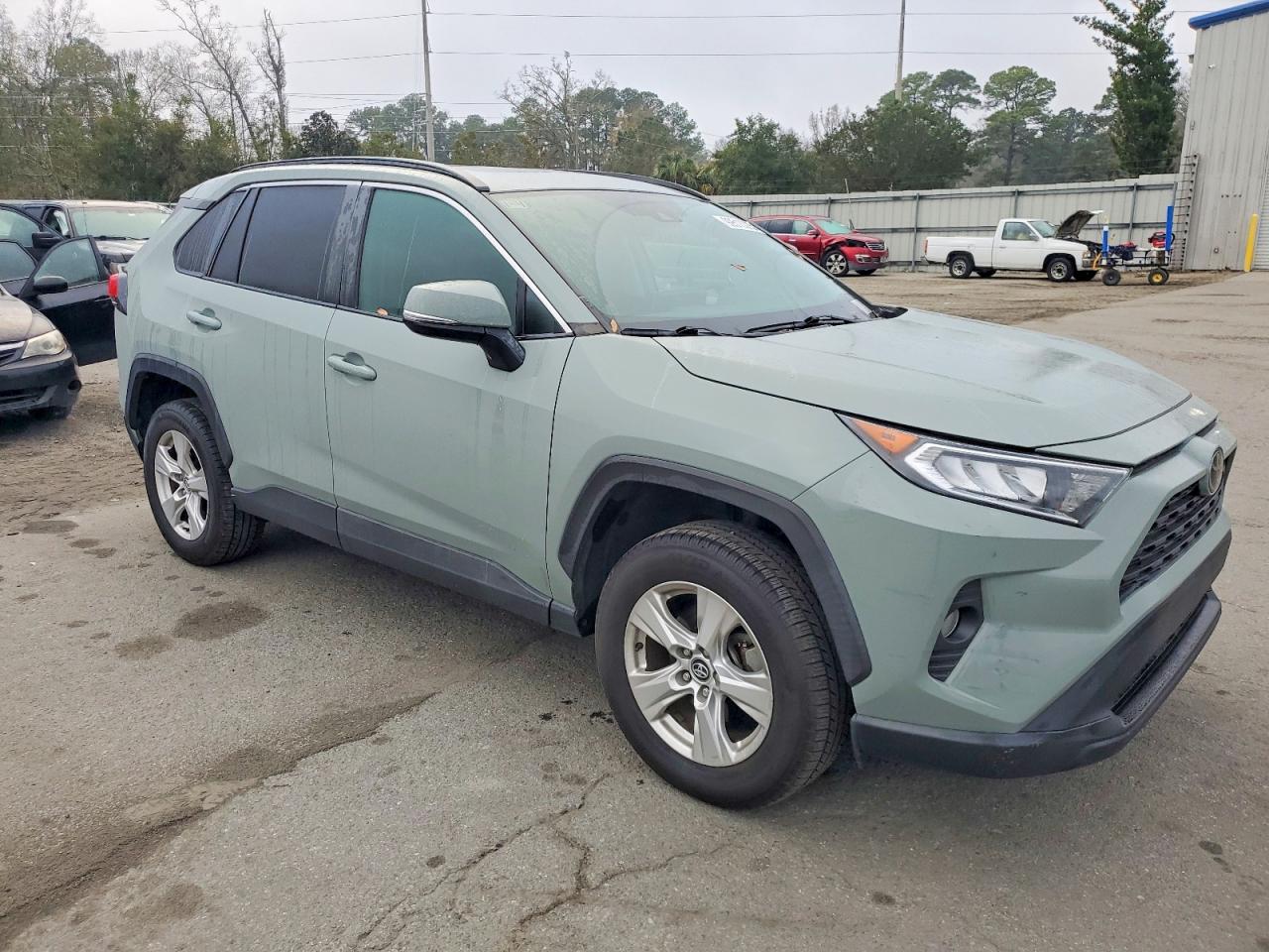 2021 TOYOTA RAV4 XLE photo 4