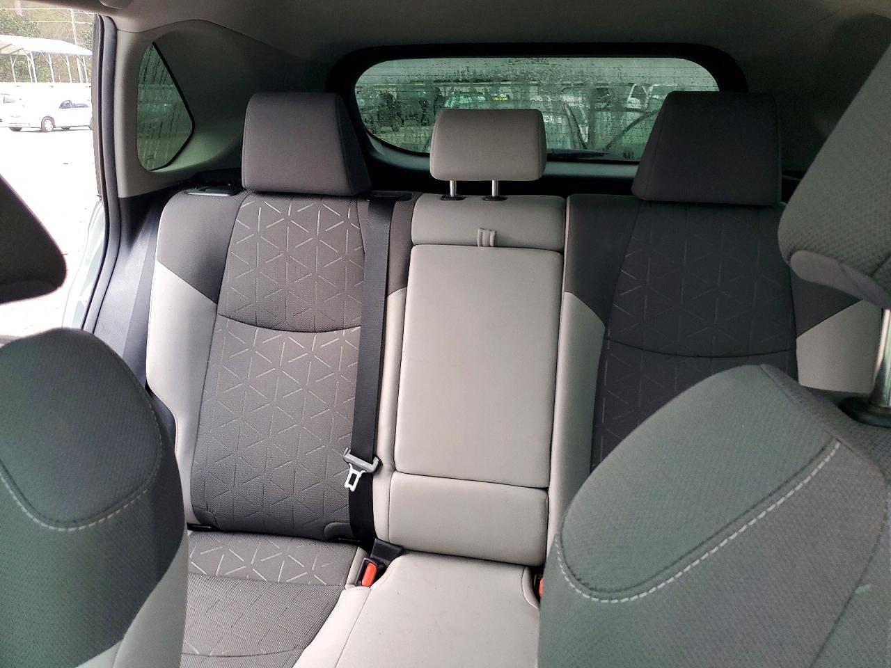 2021 TOYOTA RAV4 XLE photo 10