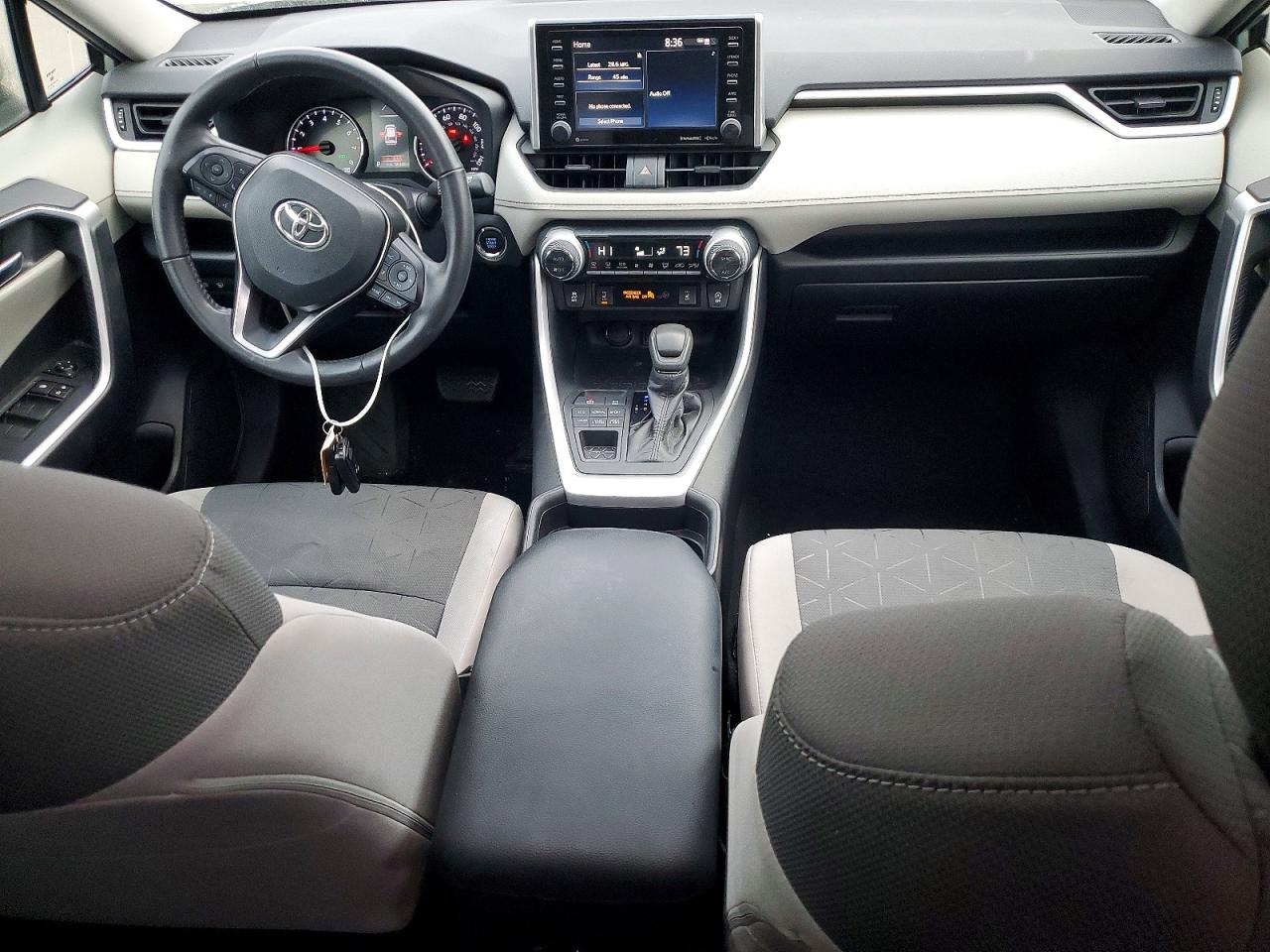 2021 TOYOTA RAV4 XLE photo 8