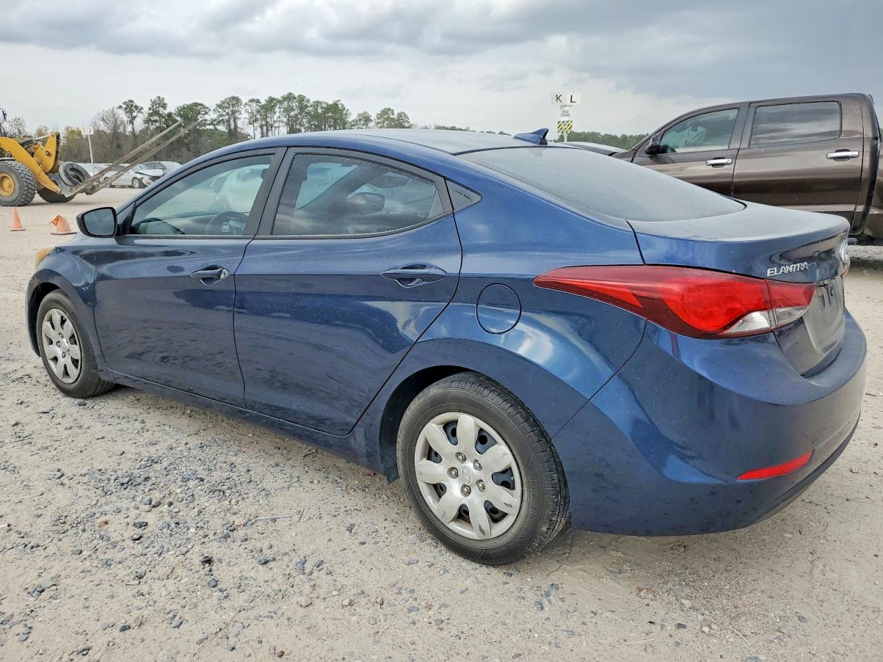 2016 HYUNDAI ELANTRA SE photo 2