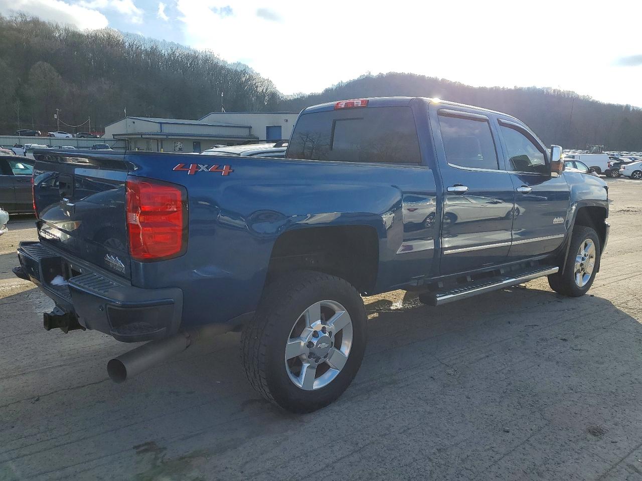 2019 CHEVROLET SILVERADO K2500 HIGH COUNTRY photo 3