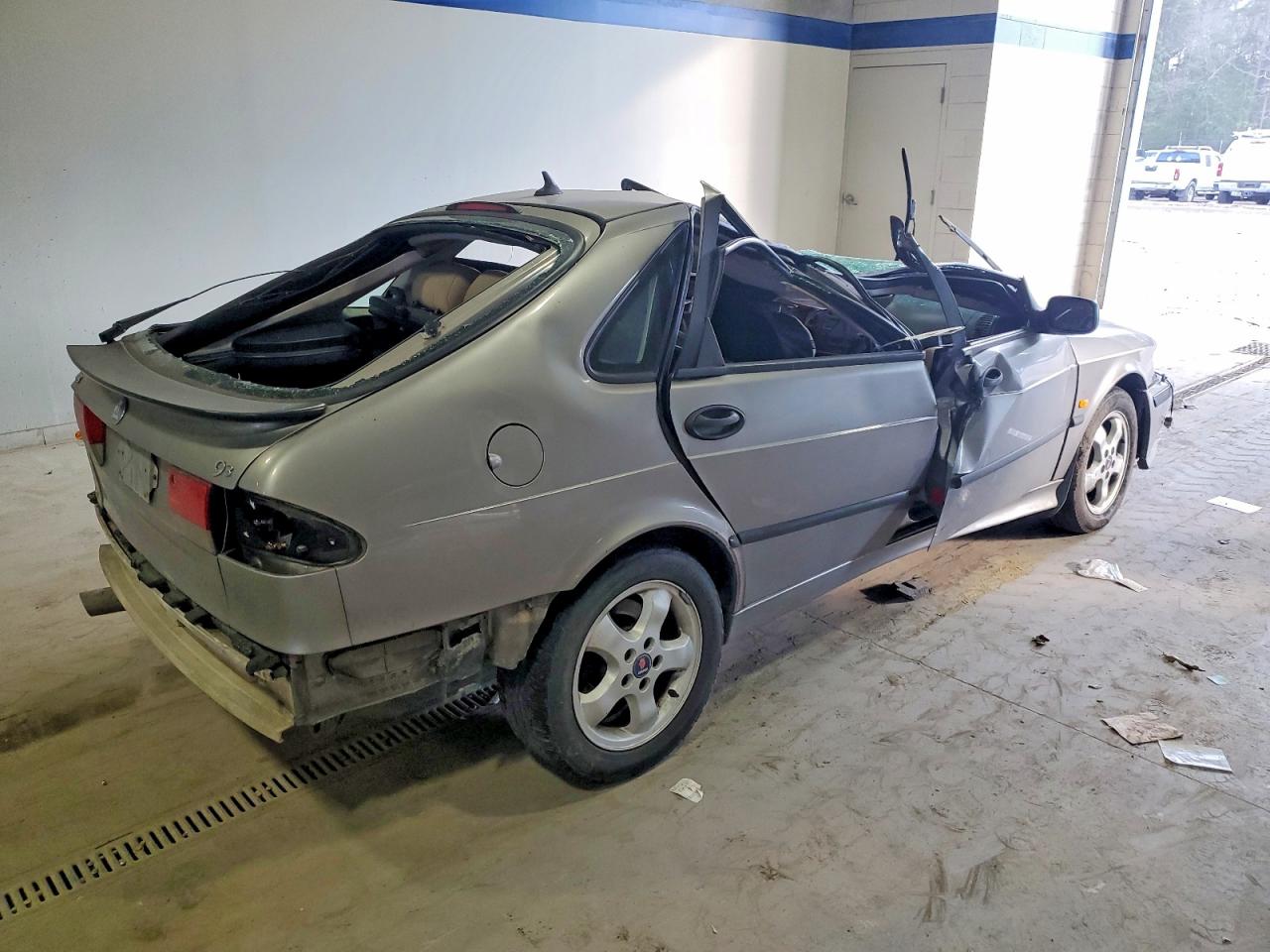 2001 SAAB 9-3 SE photo 3