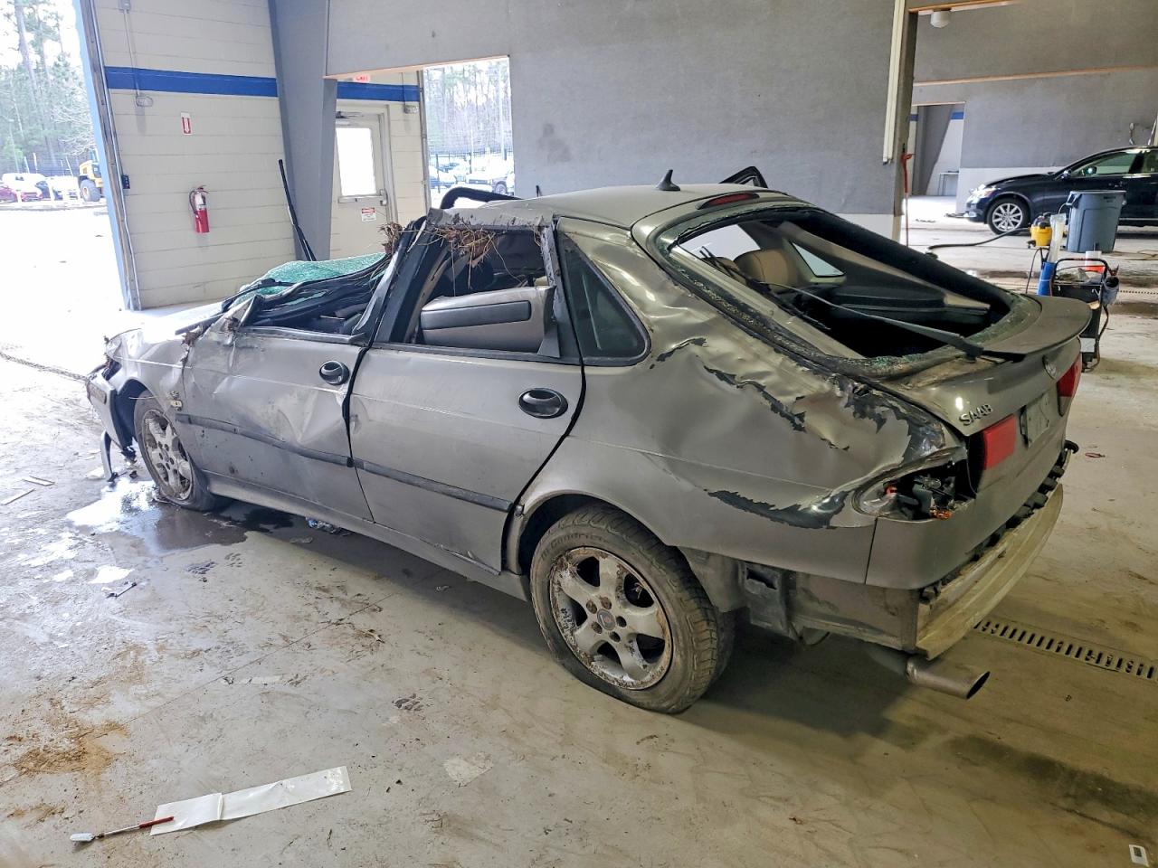 2001 SAAB 9-3 SE photo 2