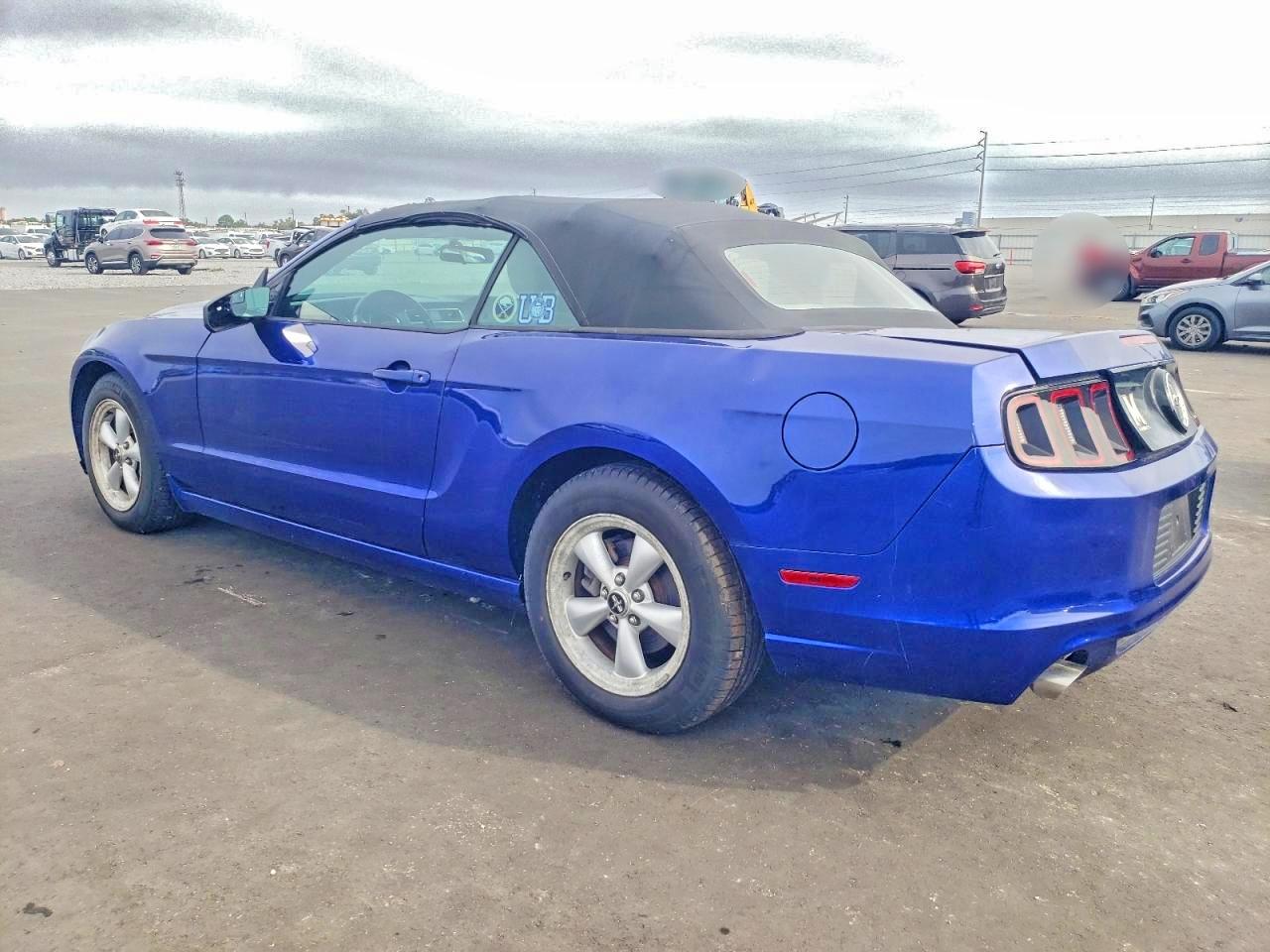 2013 FORD MUSTANG photo 2