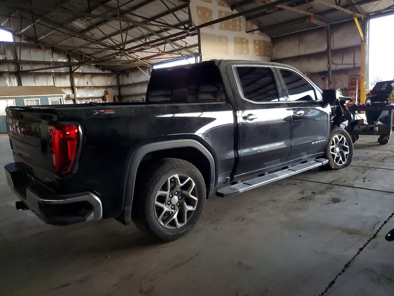 2025 GMC SIERRA K1500 SLT photo 3