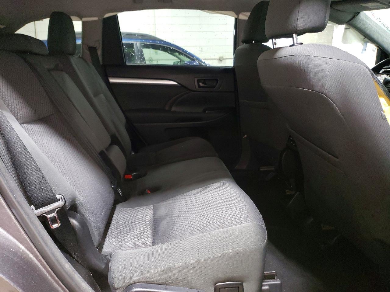 2018 TOYOTA HIGHLANDER LE photo 11