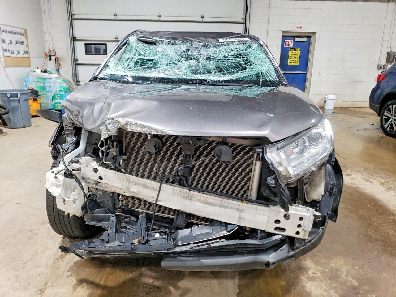 2018 TOYOTA HIGHLANDER LE photo 5