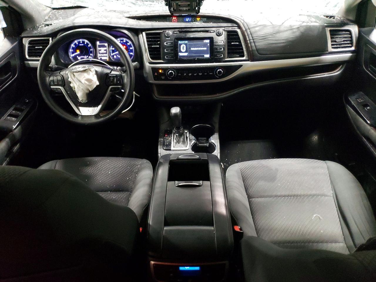 2018 TOYOTA HIGHLANDER LE photo 8