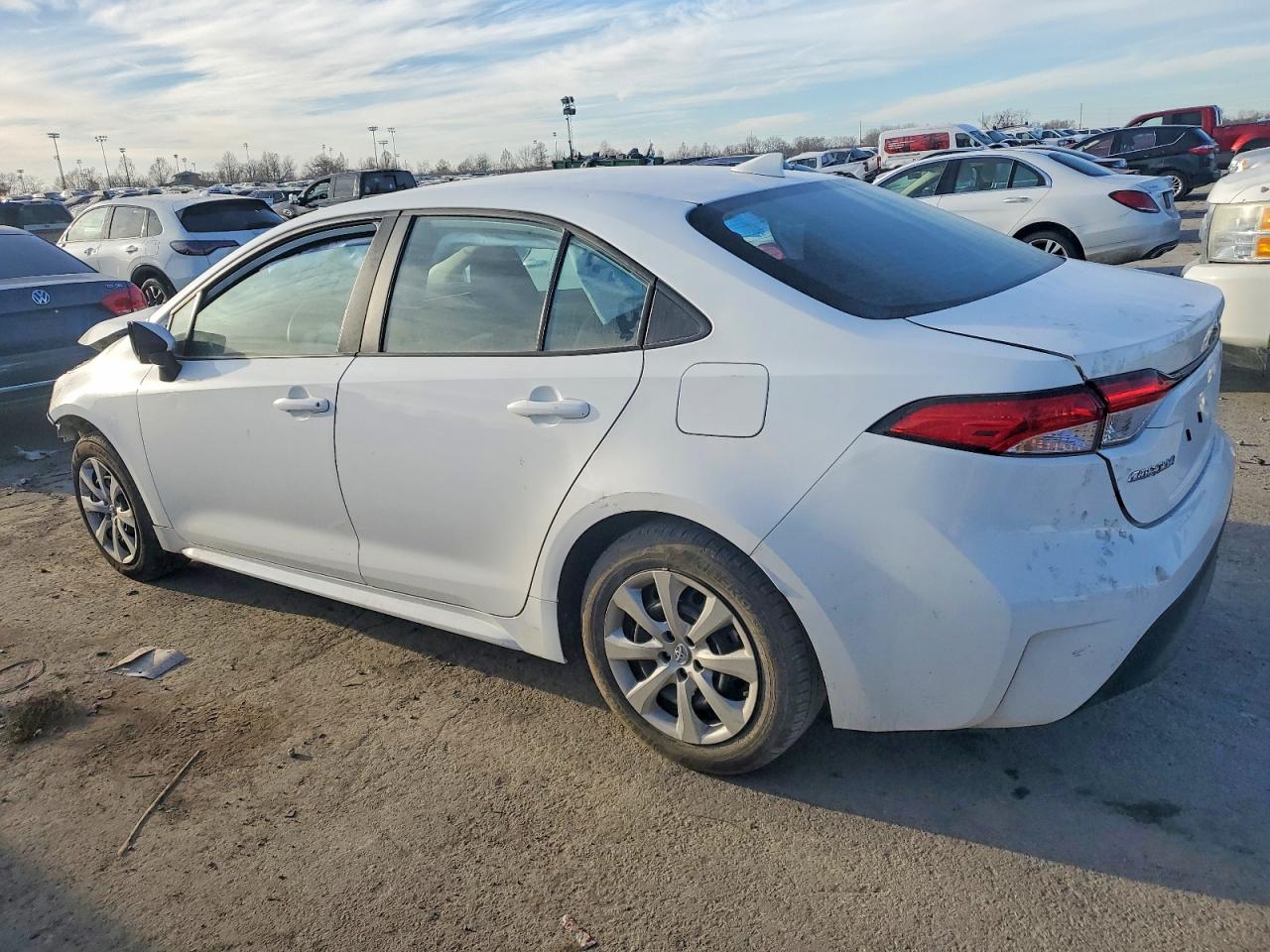 2024 TOYOTA COROLLA LE photo 2