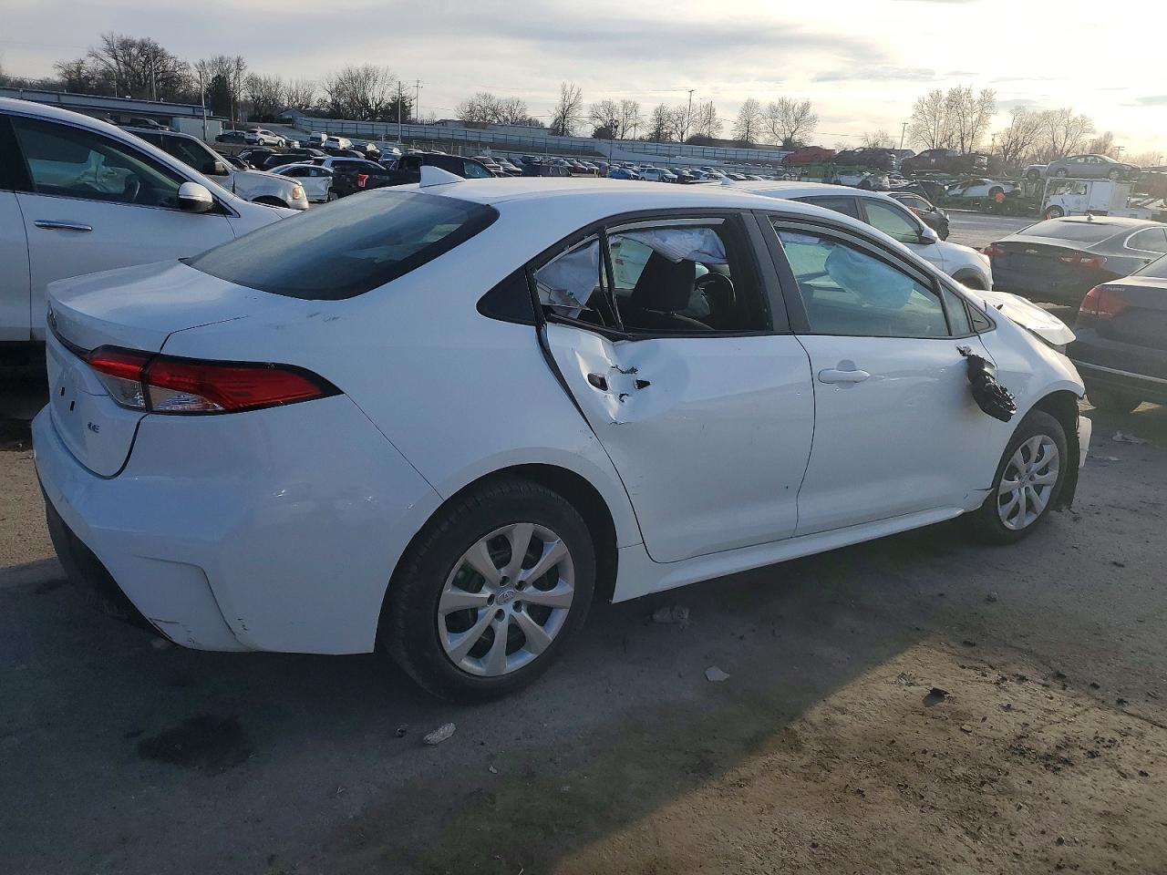 2024 TOYOTA COROLLA LE photo 3