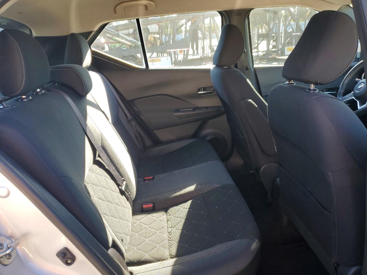 2019 NISSAN KICKS S photo 11