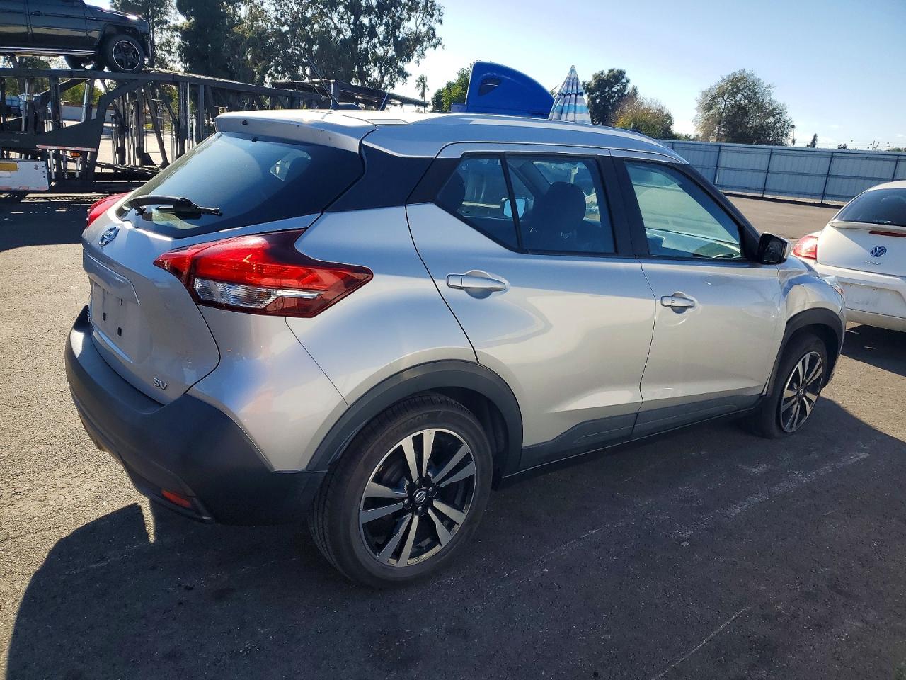 2019 NISSAN KICKS S photo 3
