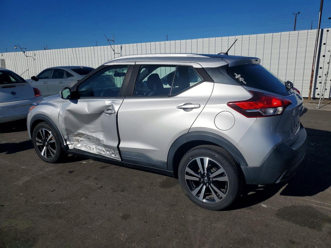 2019 NISSAN KICKS S photo 2